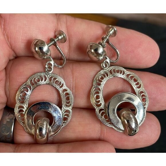 Vintage Silvertone Dangle Screw On Clip Ons Earrings 1 1/2” Length Costume Jewel - Picture 6 of 6